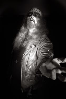 interview_enthroned_20120405_02