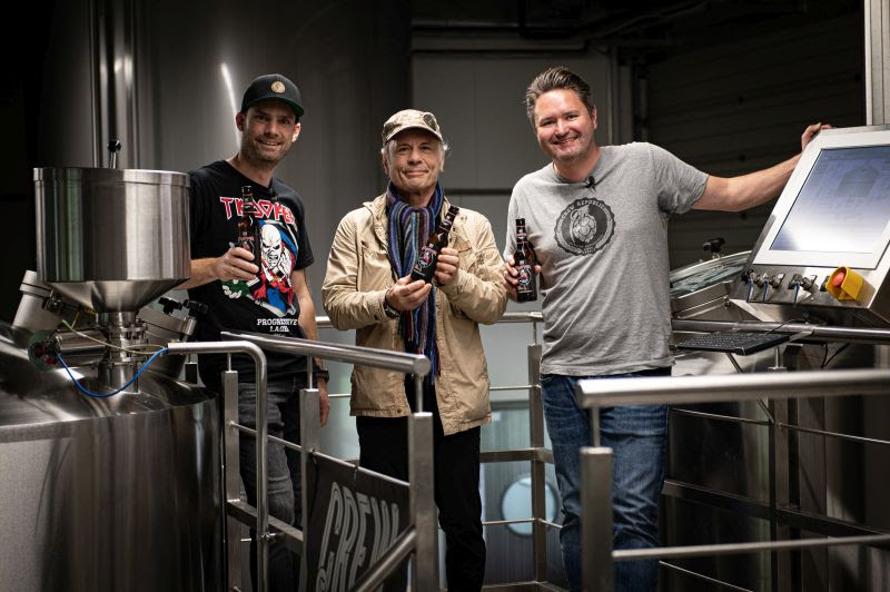 Trooper Beer crew01